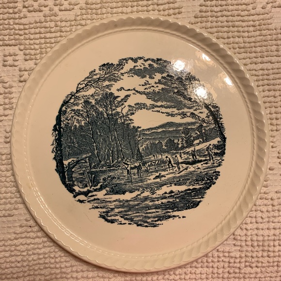 Royal China Co. Pastoral plate.Excellent condition - Picture 6 of 8